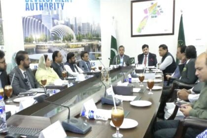 The team at RUDA headquarters is currently discussing a comprehensive transit framework for Lahore during their meeting.