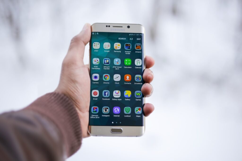 All the factors to take into account prior to purchasing a mobile device. 3 All the factors to take into account prior to purchasing a mobile device.