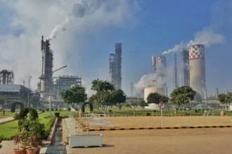 Engro Corp and Dawood Hercules have reached an agreement to restructure their deal.