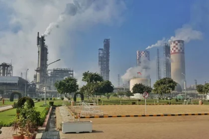 Engro Corp and Dawood Hercules have reached an agreement to restructure their deal.