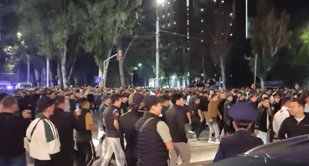 Pakistani students in Bishkek, Kyrgyzstan have been advised to remain indoors due to alarming reports of mob violence. 23 Pakistani students in Bishkek, Kyrgyzstan have been advised to remain indoors due to alarming reports of mob violence.