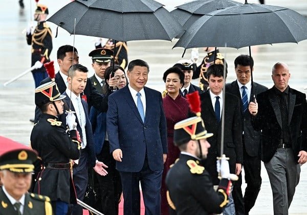 Xi seeks to enhance the future of China-France relations through his visit. 23 Xi seeks to enhance the future of China-France relations through his visit.