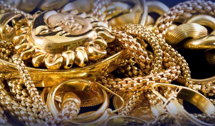 The prices of gold in Pakistan are still on a downward trend. 23 The prices of gold in Pakistan are still on a downward trend.
